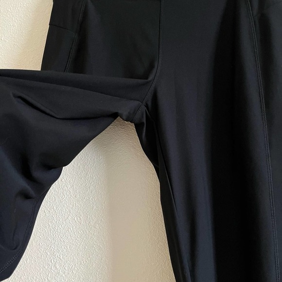 L.L. Bean Size small Black Cropped Flare Yoga Pants - Picture 4 of 6